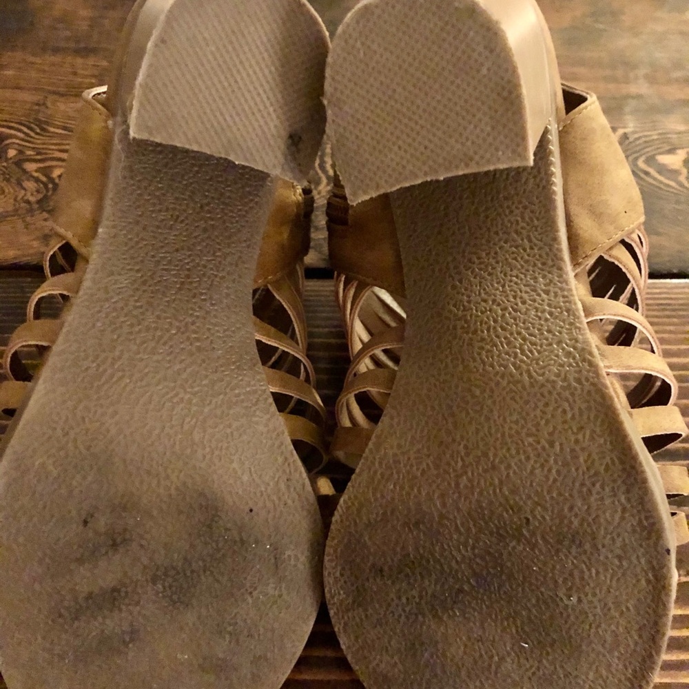 Shoes - Picture 4 of 6